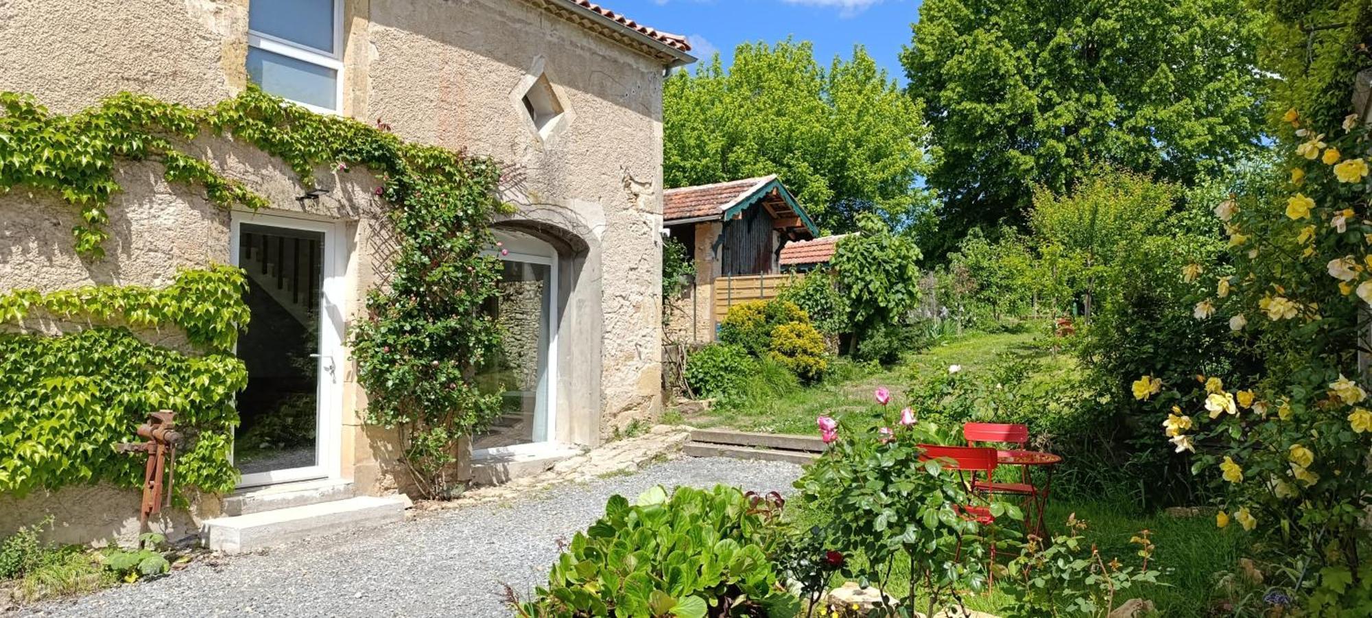 Maison Irondas Saint-Pierre-d'Aurillac エクステリア 写真