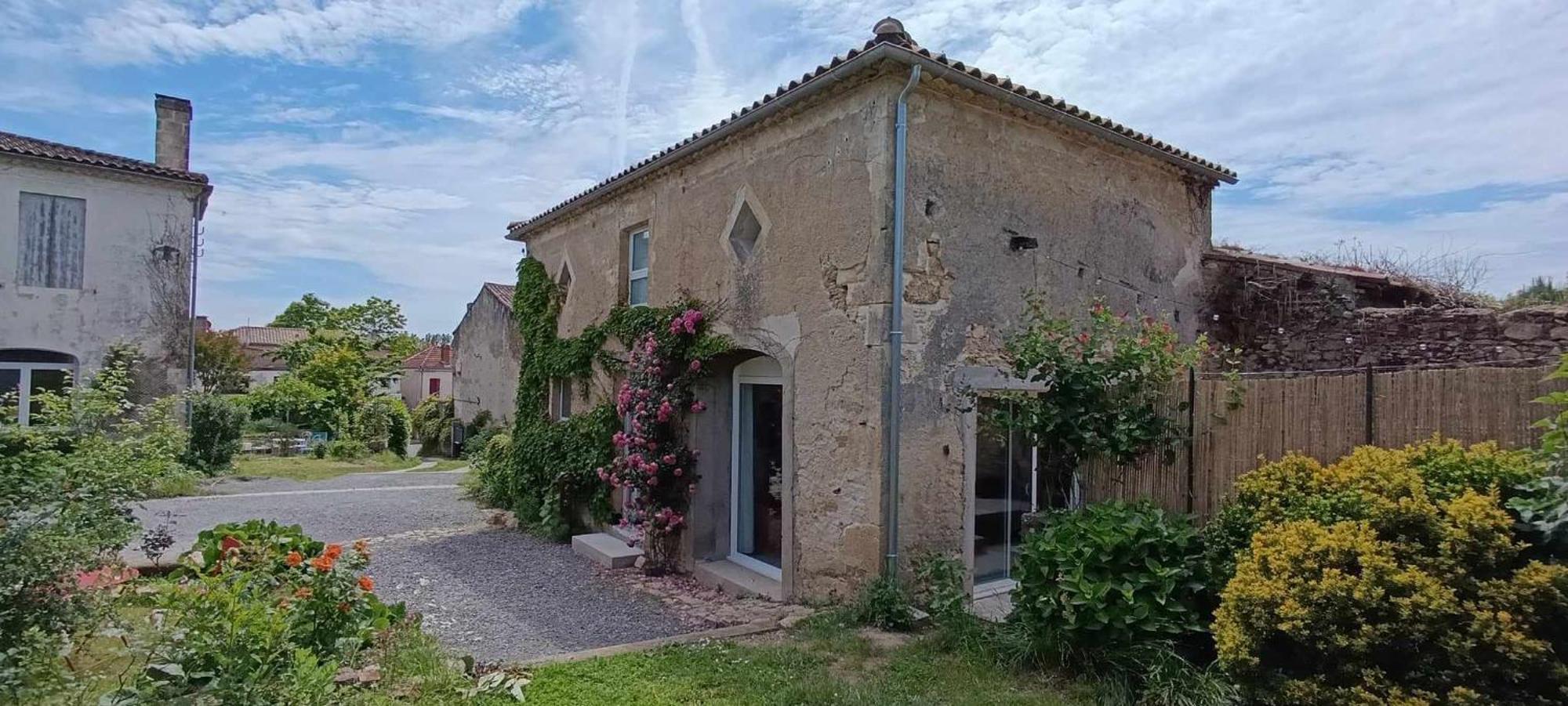 Maison Irondas Saint-Pierre-d'Aurillac エクステリア 写真