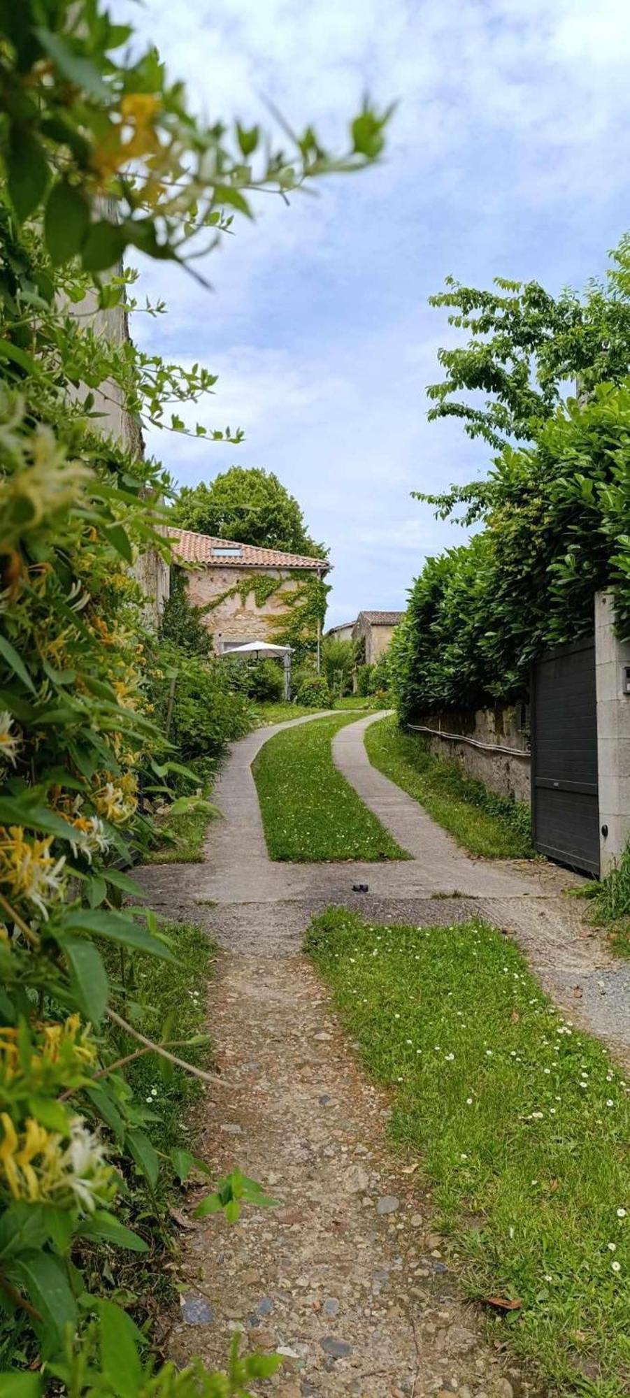 Maison Irondas Saint-Pierre-d'Aurillac エクステリア 写真