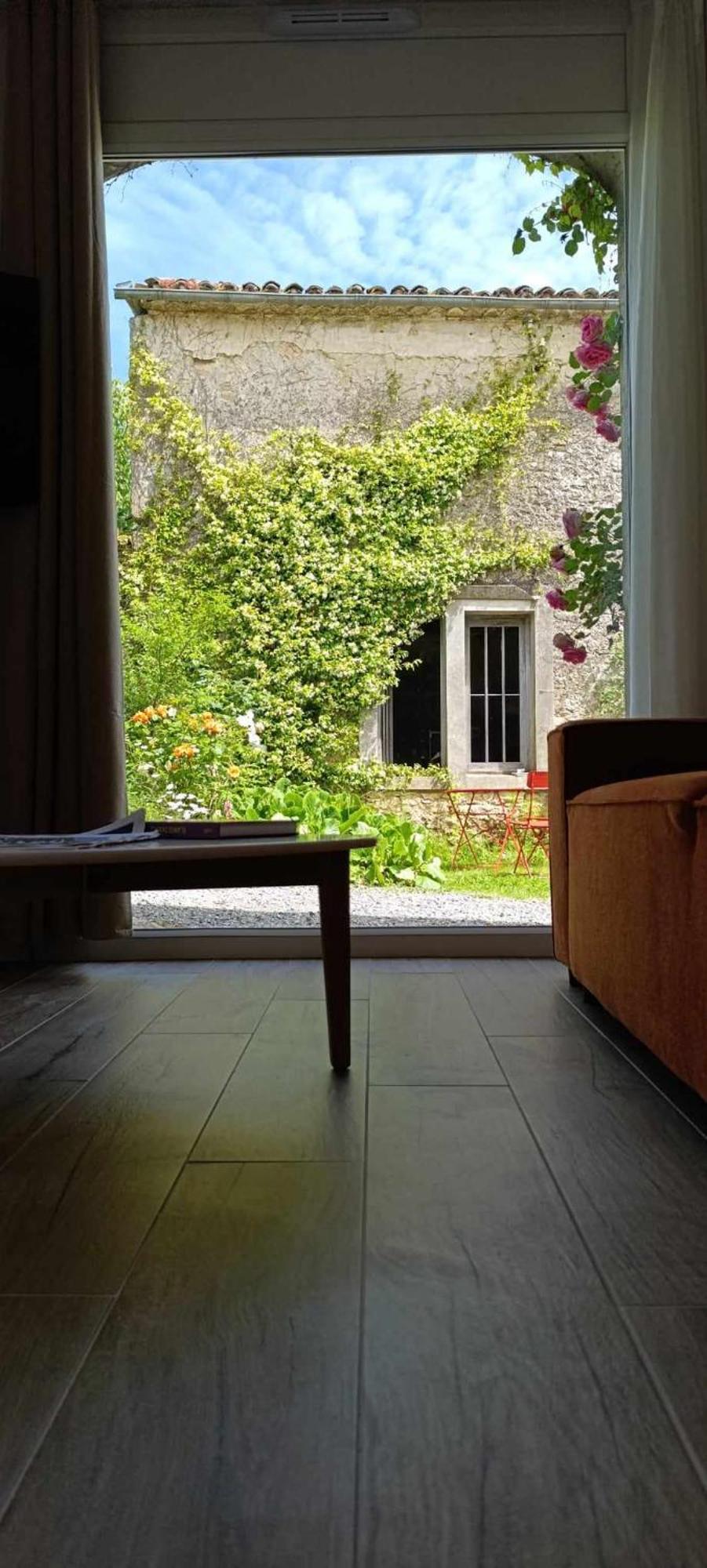 Maison Irondas Saint-Pierre-d'Aurillac エクステリア 写真