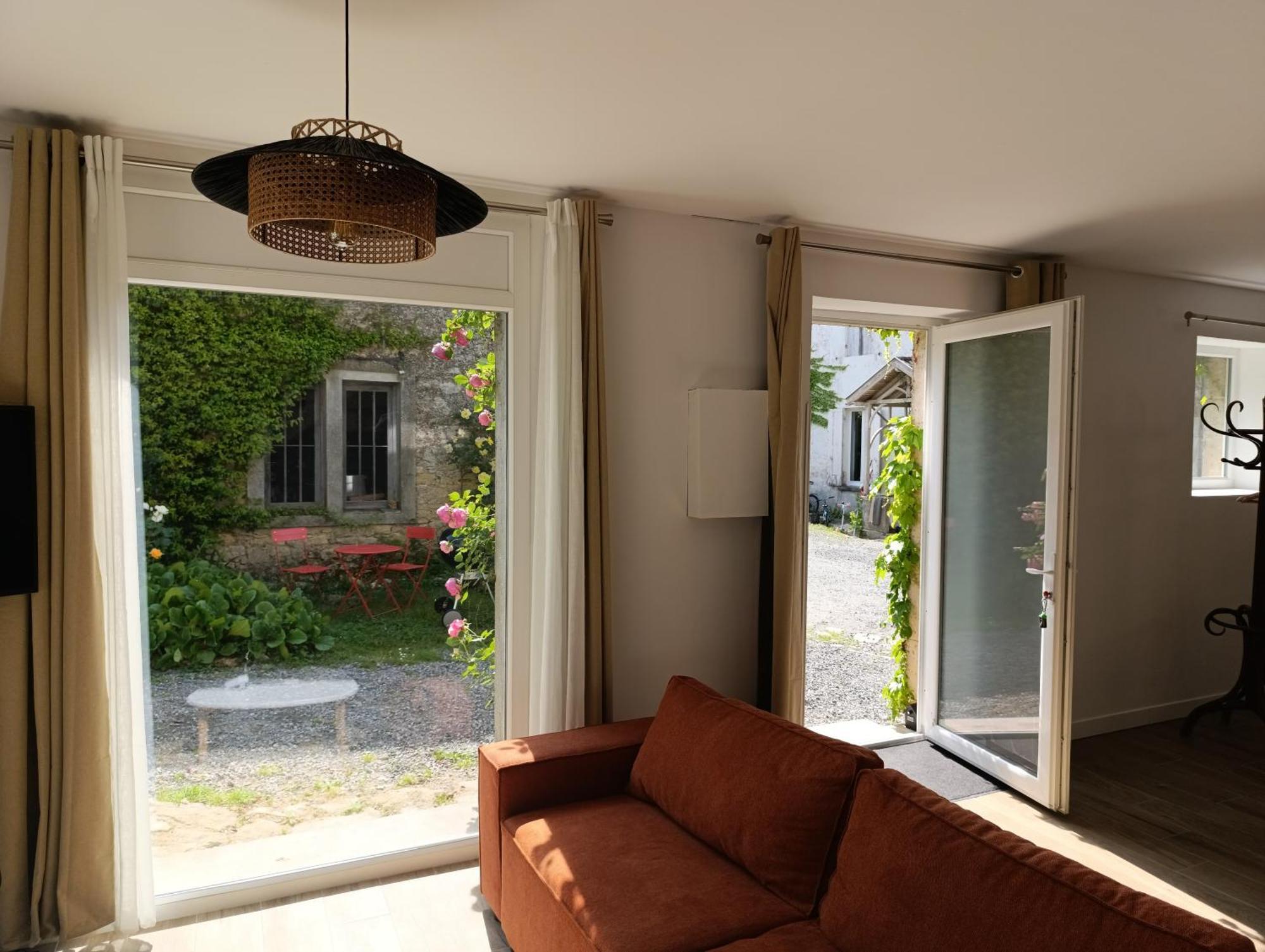 Maison Irondas Saint-Pierre-d'Aurillac エクステリア 写真