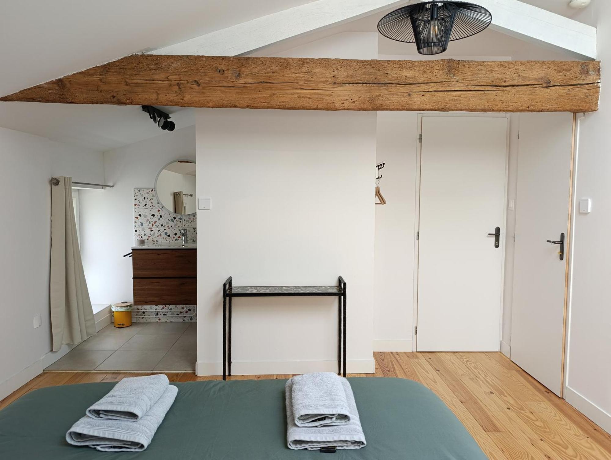 Maison Irondas Saint-Pierre-d'Aurillac エクステリア 写真