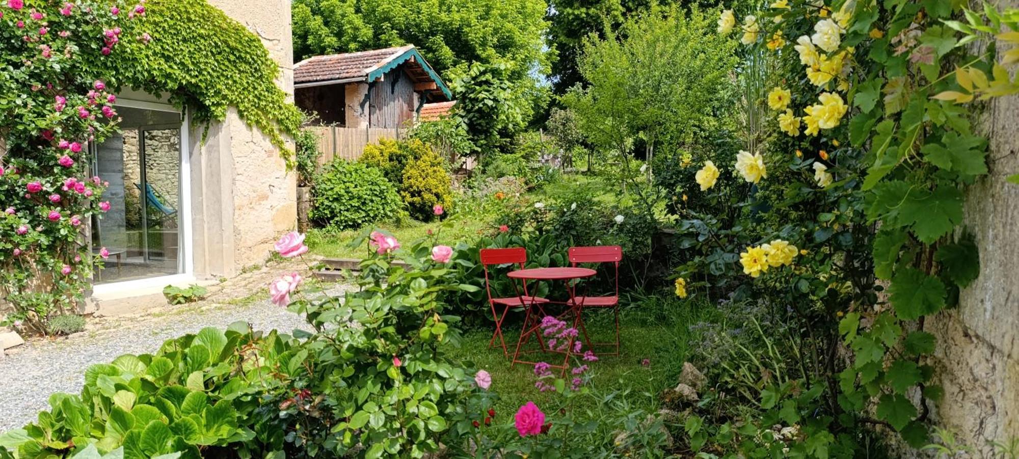 Maison Irondas Saint-Pierre-d'Aurillac エクステリア 写真